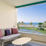 アパート Modern Beachfront 2-bedroom