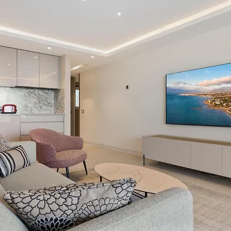 Modern Beachfront 2-bedroom Marbella