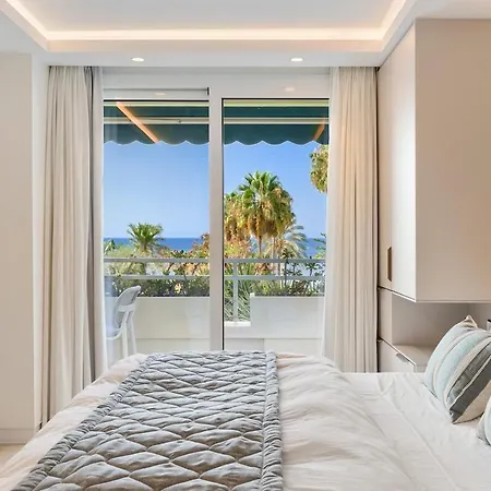 Modern Beachfront 2-bedroom Apartment