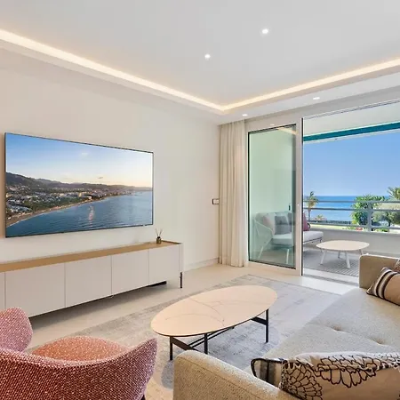 Modern Beachfront 2-bedroom