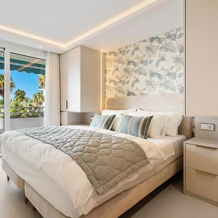 Modern Beachfront 2-bedroom Appartamento *