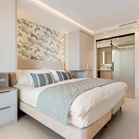 Modern Beachfront 2-bedroom Appartamento *