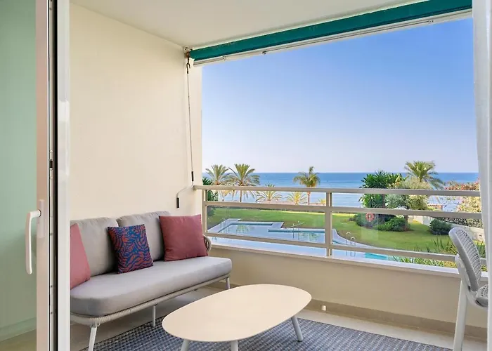 Apartment Modern Beachfront 2-bedroom